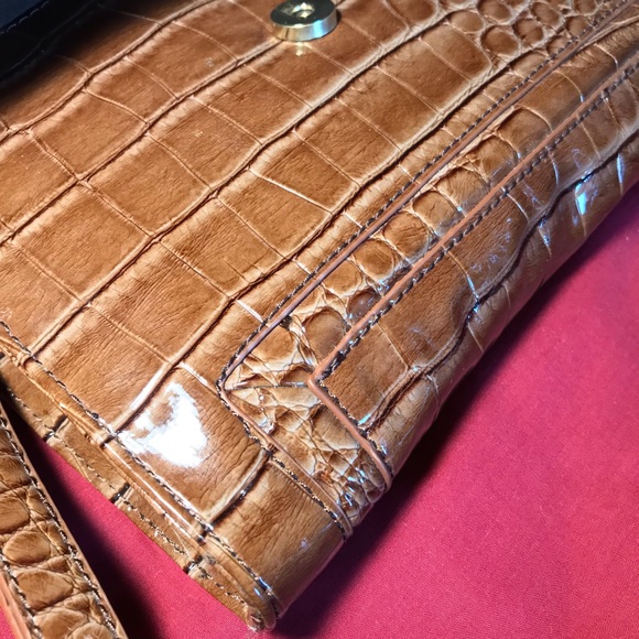 Liz Claiborne Chocolate Brown Faux Alligator Gold Tone Hardware Crossbody Clutch - Picture 9 of 16